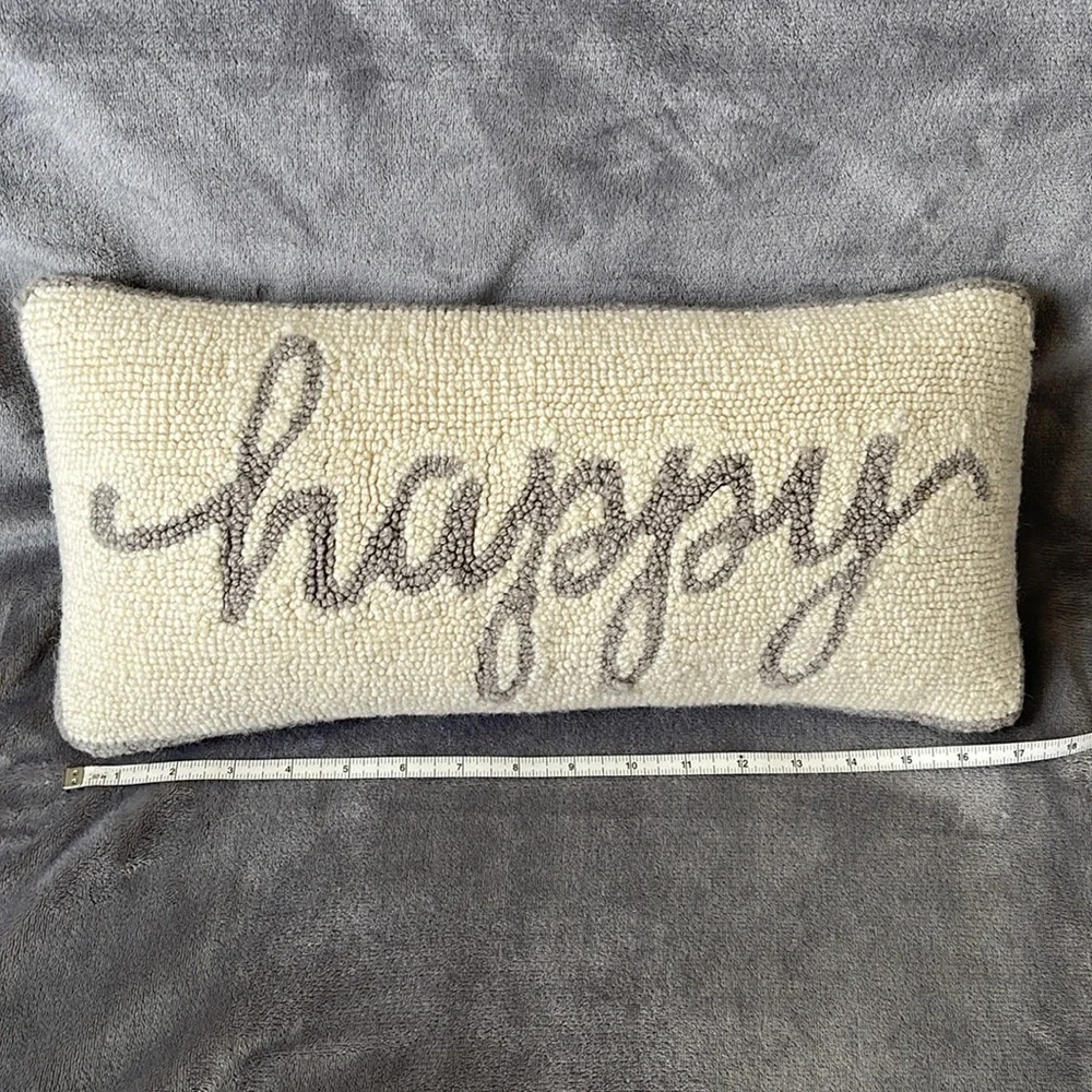 HAPPY PILLOW